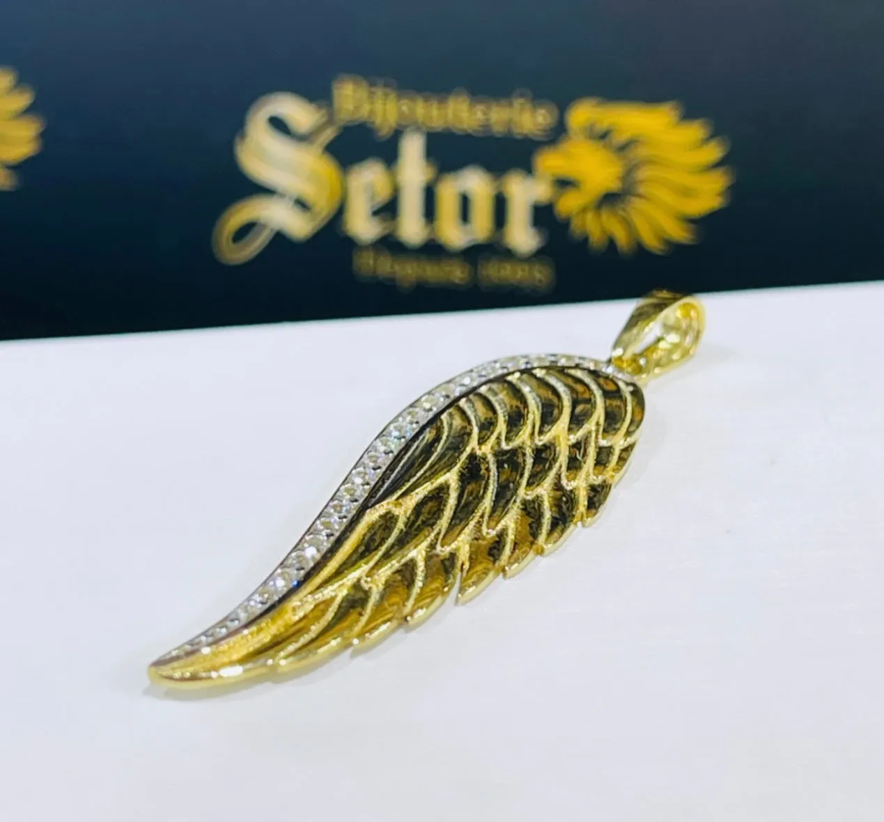 Angel wing pendant