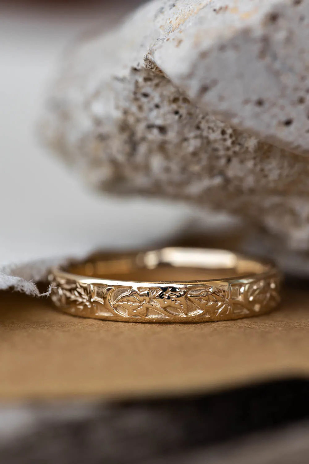 Gold leaf wedding band, ivy leaves ring, comfort fit ring 4 mm