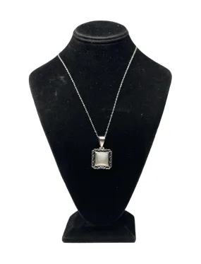 Mother of Pearl Pendant Necklace