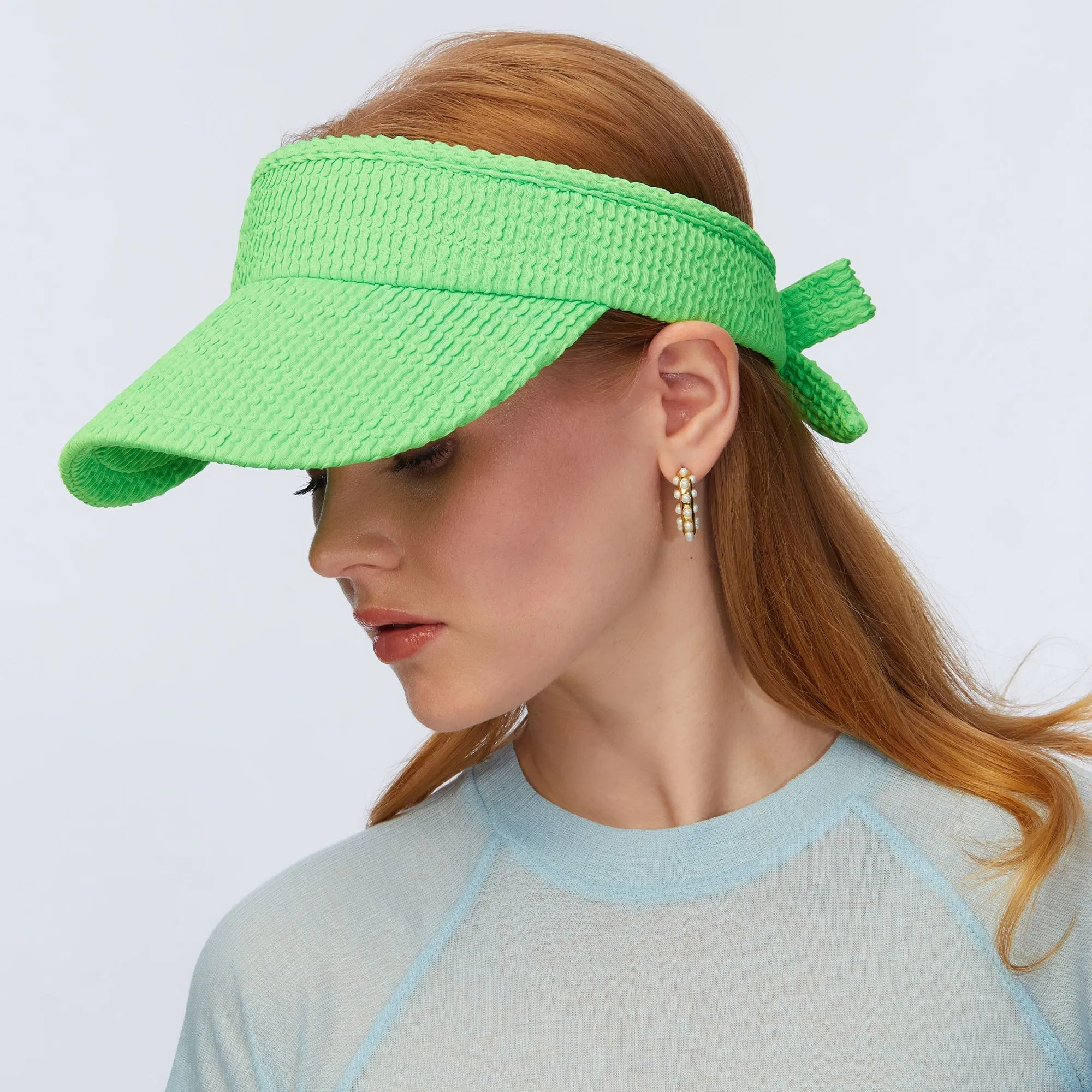 PARAKEET SWIMMER BOW TIE VISOR