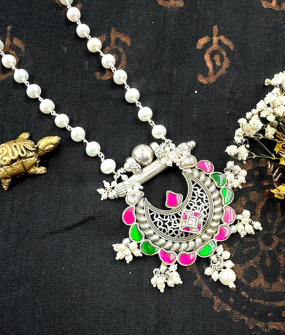 The Silver Pearl Kundan-Jadau Necklace